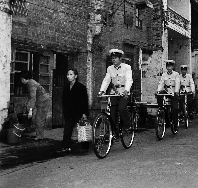 自行车巡逻（1981年1月31日）周晓辉 摄.jpg