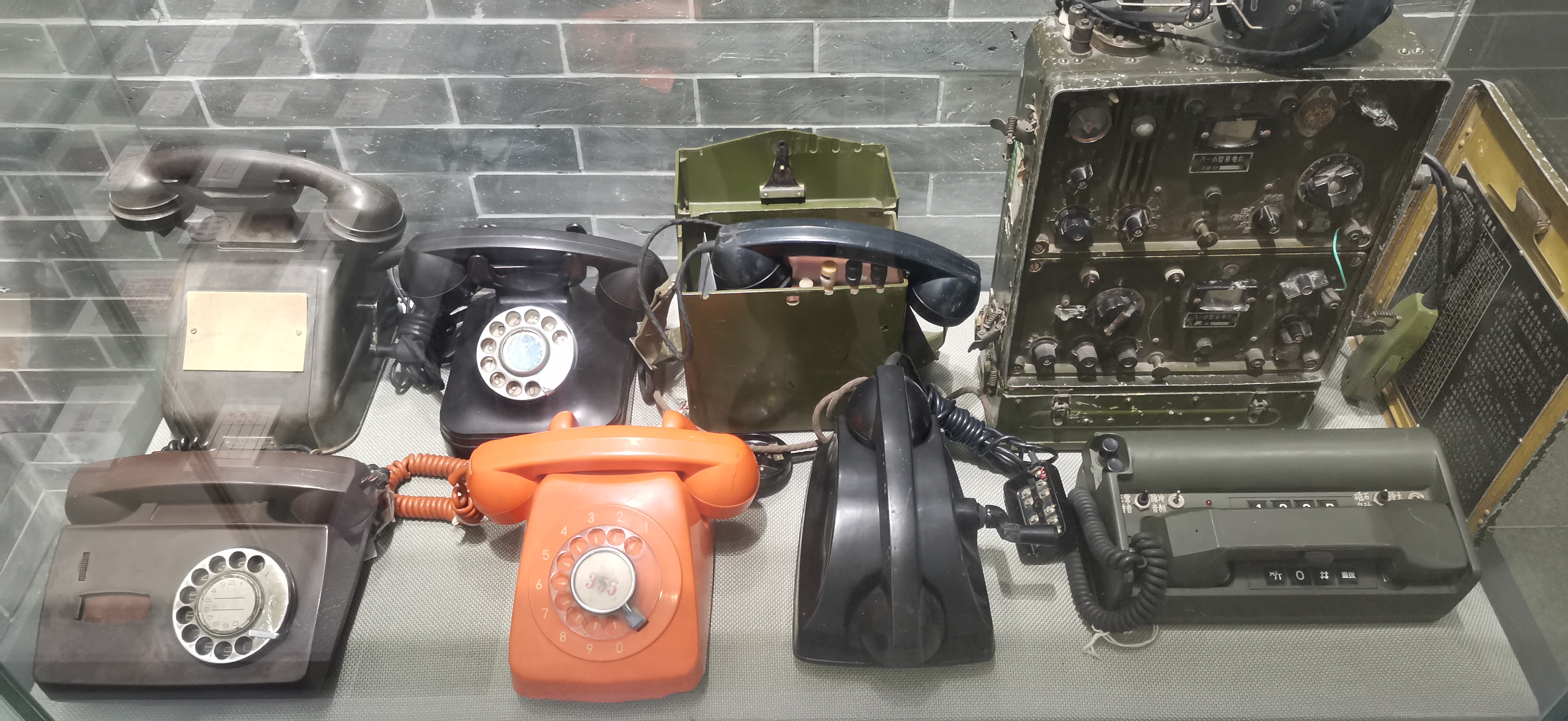 早期电话和八一电台